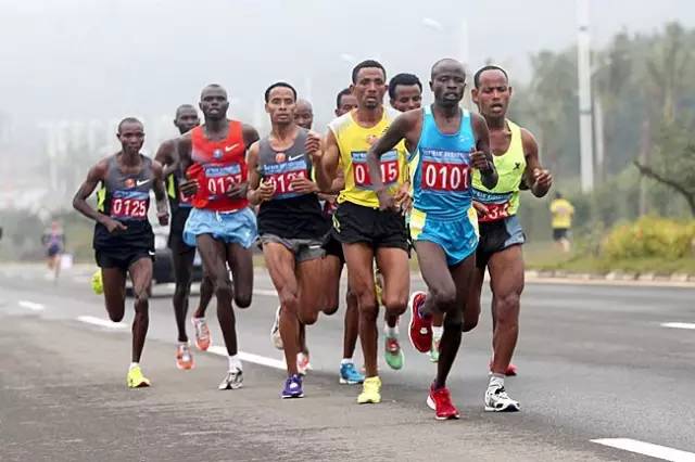 NBA球探建议达林-皮特森本赛季选择休战伤病影响其竞技状态和选秀前景(图1)