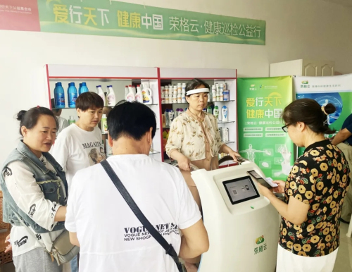 怀化鹤城汽车救援拖车脱困-搭电补胎换胎(图1)