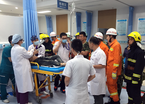 杭州市余杭区人民法院关于坐落于杭州市余杭区径山镇径山村63号1幢的房地产及设备（第一次拍卖）的公告(图1)