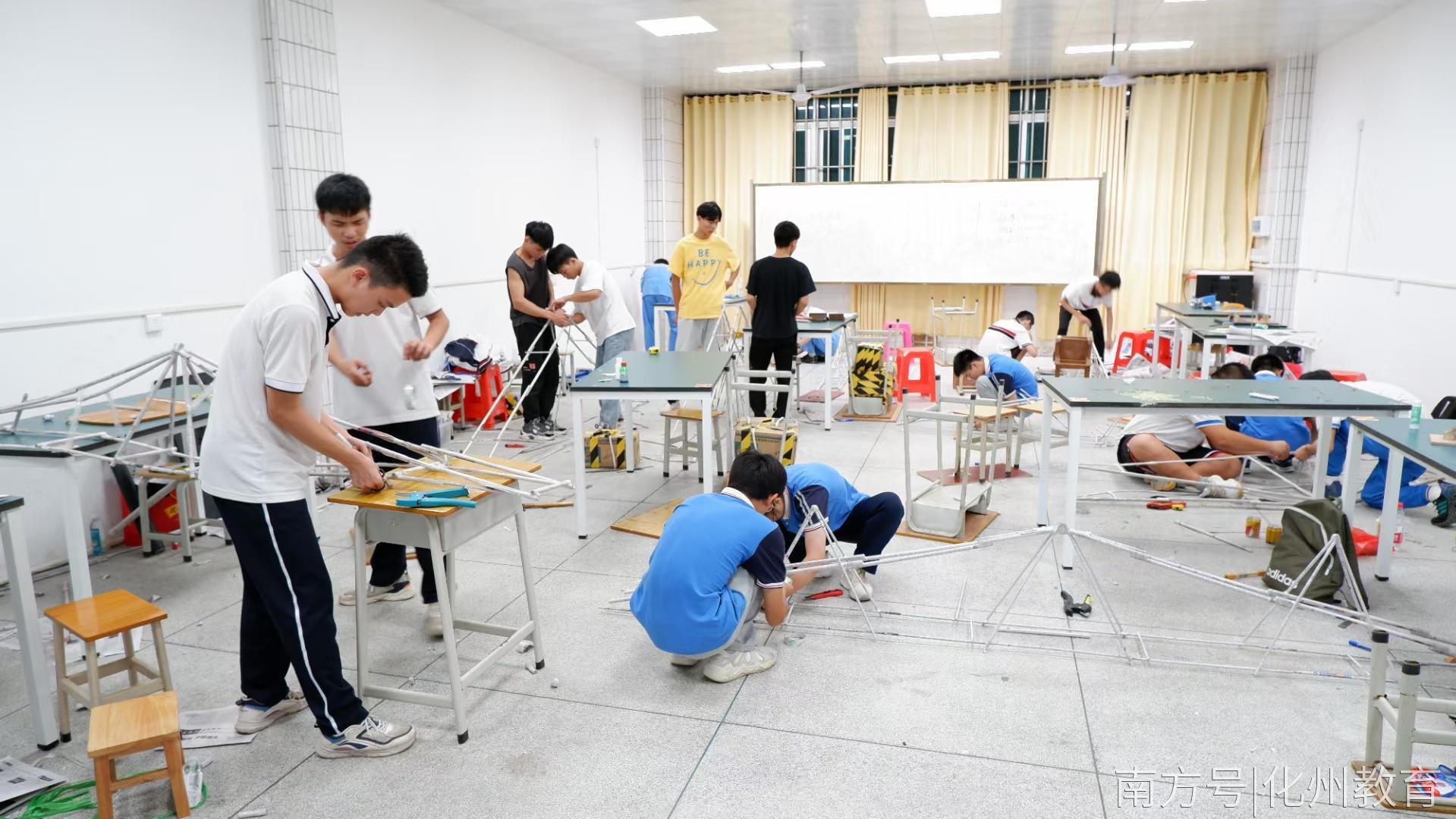 世界机器人大赛选拔赛在京举办千余名创客同场竞技(图1)